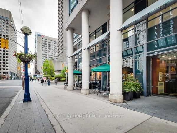 1907-1121 Bay Street, Toronto, ON, photo 3