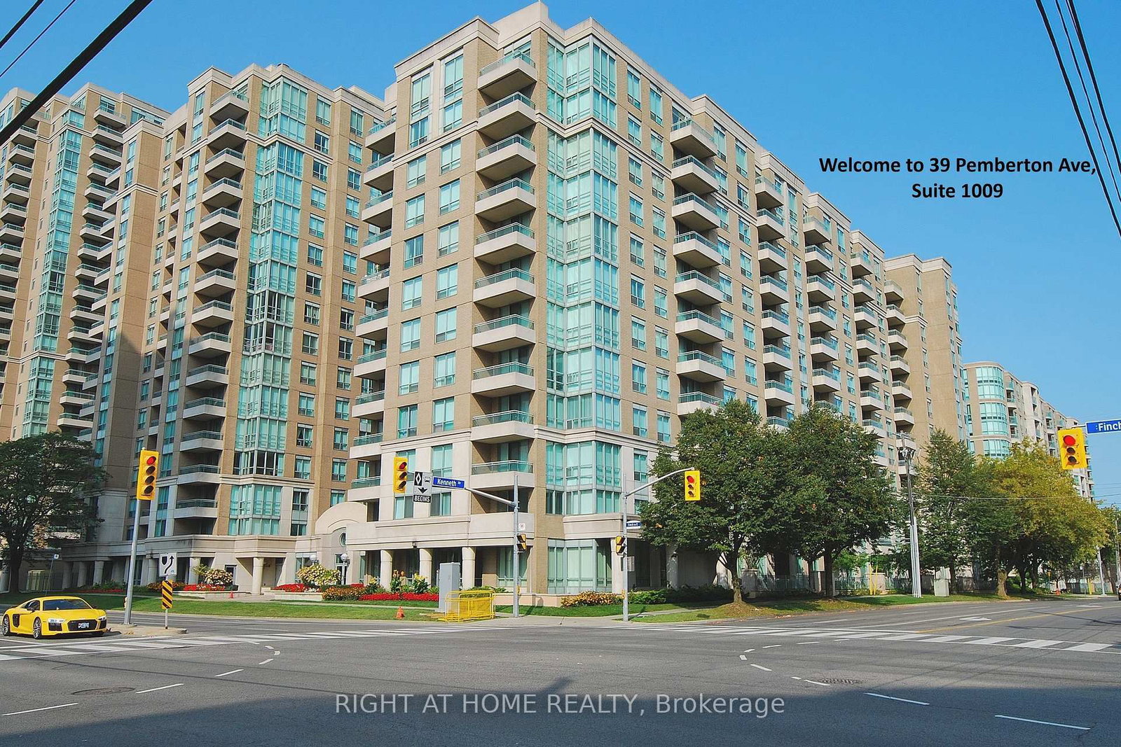 1009-39 Pemberton Avenue, Toronto, ON