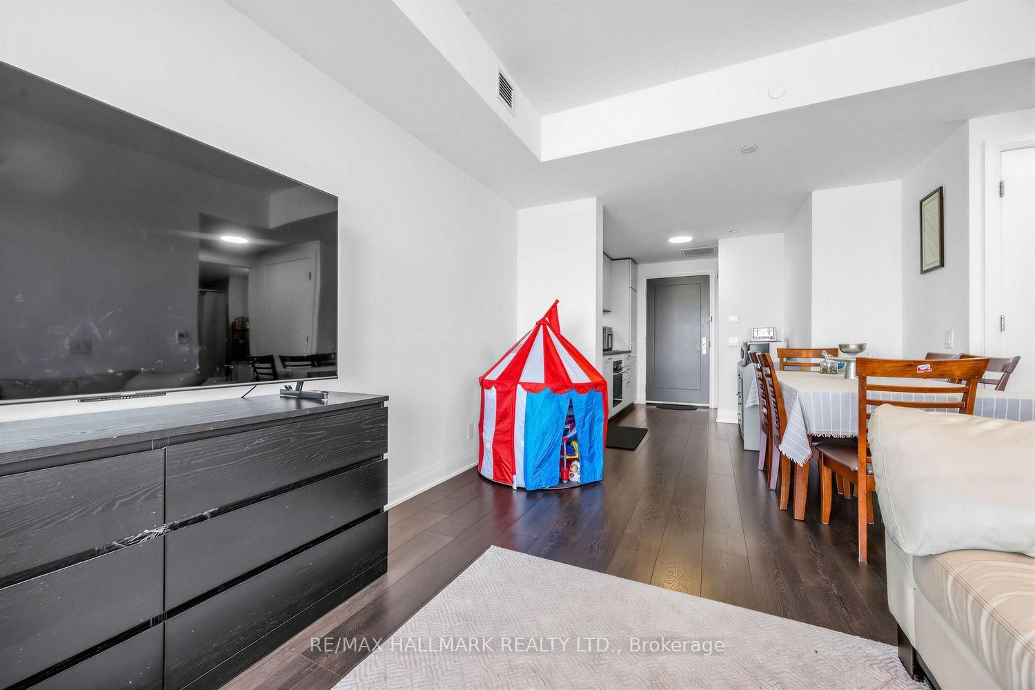 Condo for lease at 902-33 Frederick Todd Way, Toronto, Ontario, M1S 2K2 - Thorncliffe Park - MLS: C13545708