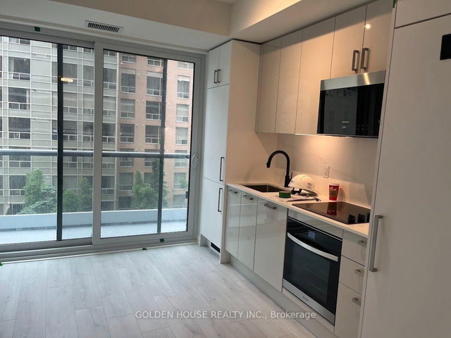 605 - 280 Dundas Street W