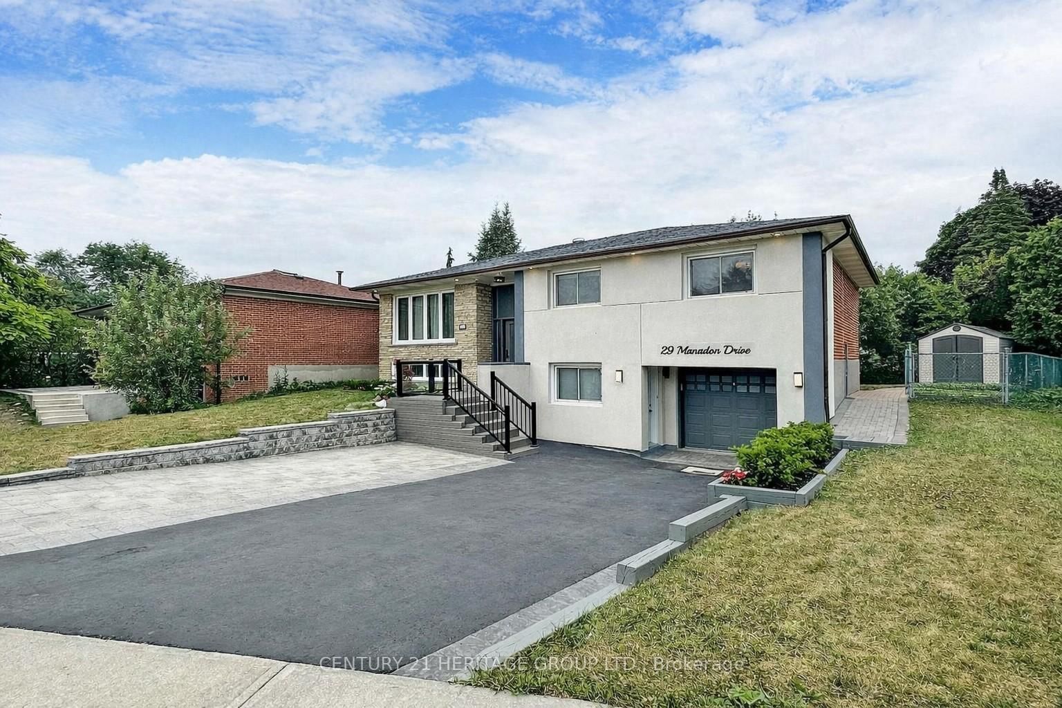 Lower-29 Manadon Drive, Toronto, ON