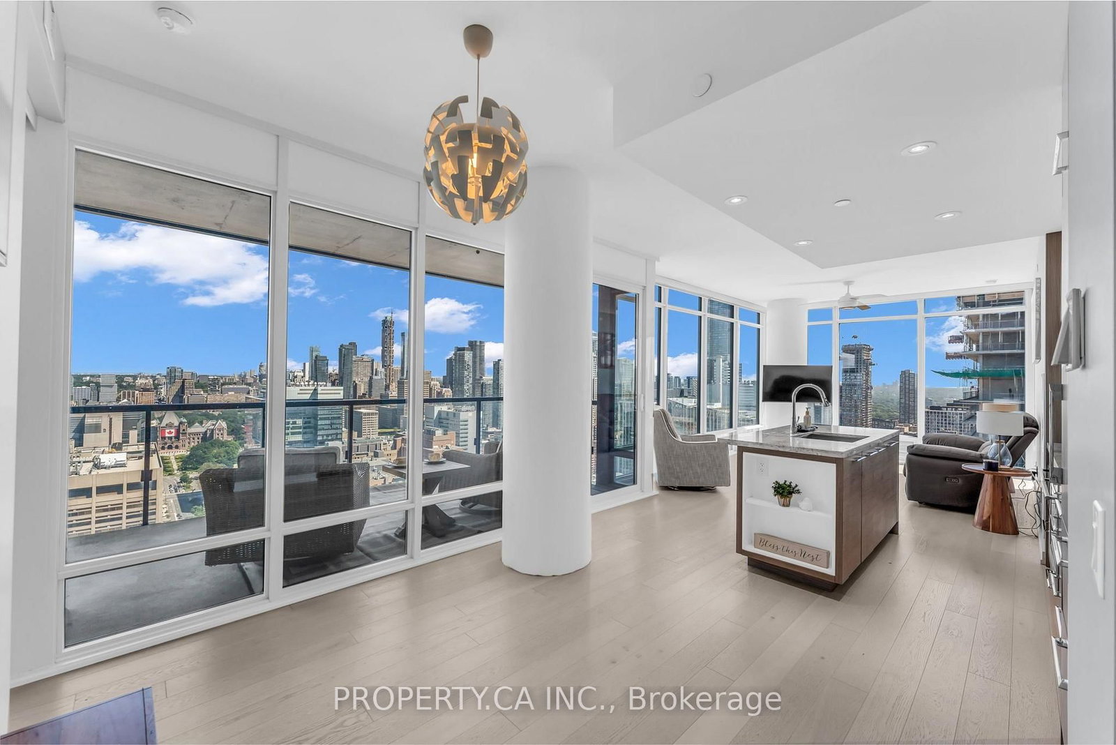 488 University Avenue • #3002 • Toronto, ON photo 19