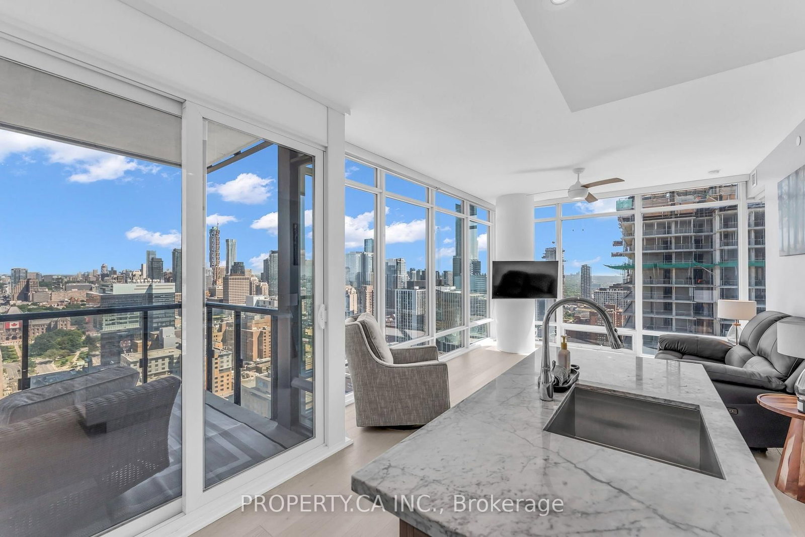 488 University Avenue • #3002 • Toronto, ON photo 24