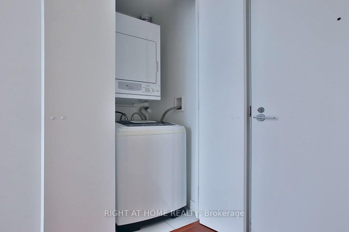 110 E Charles Street • #1903 • Toronto, ON photo 20