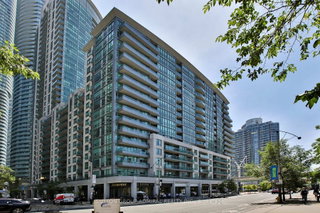 1017 - 25 Lower Simcoe Street