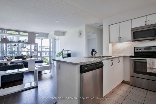 1017 - 25 Lower Simcoe Street