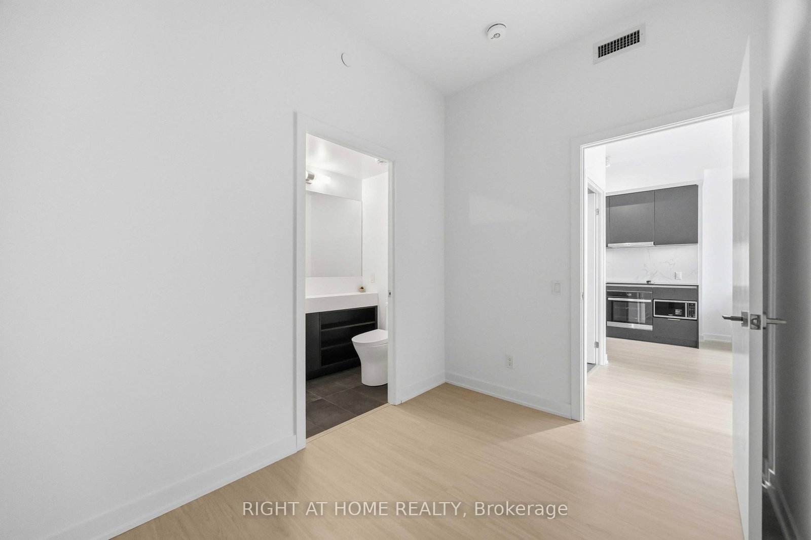 8 WELLESLEY Street W • #5110 • Toronto, ON photo 26