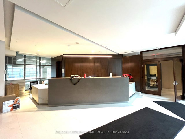 905 - 410 Queens Quay W