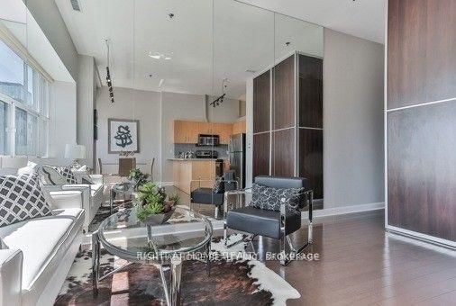 813 - 700 King Street W