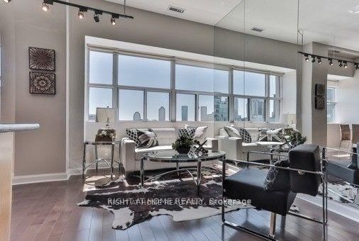 813 - 700 King Street W