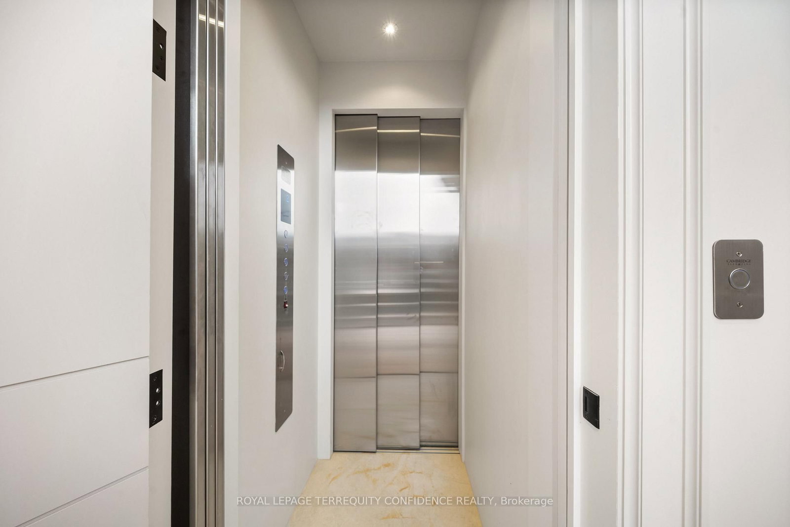 272 Horsham Avenue • Toronto, ON photo 16