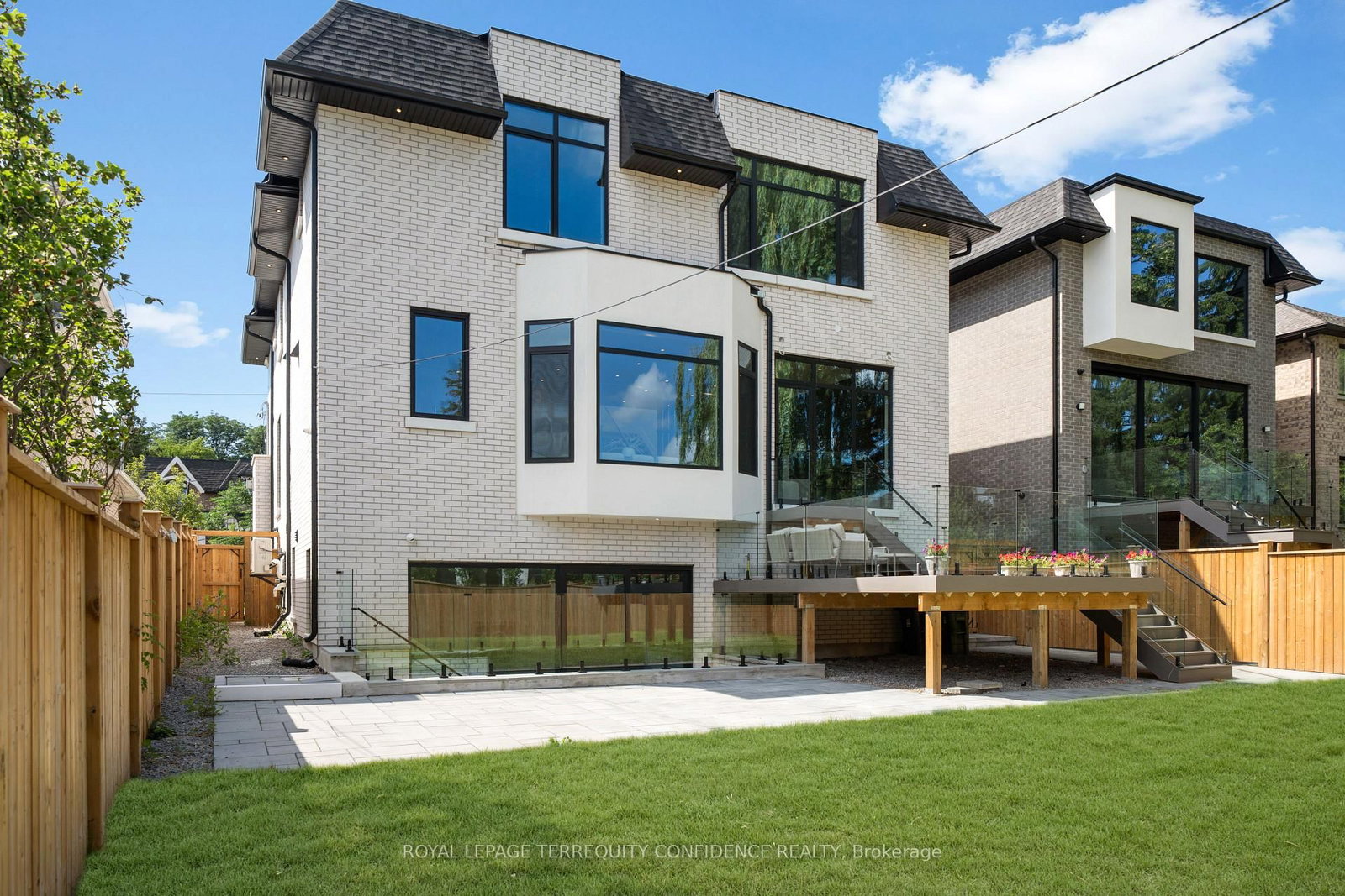 272 Horsham Avenue • Toronto, ON photo 39