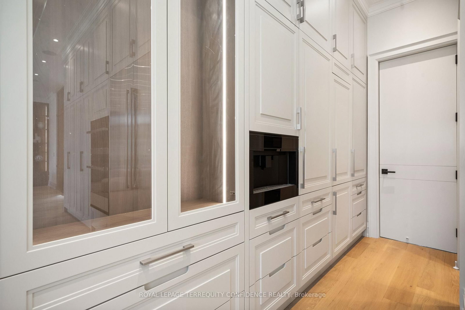 272 Horsham Avenue • Toronto, ON photo 8