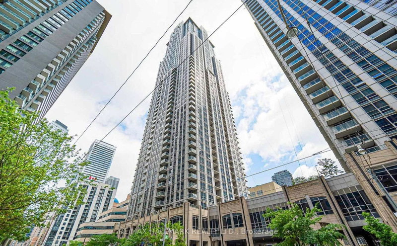 home for lease on 2109-763 Bay Street