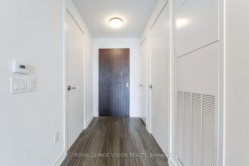 1008 - 425 Front Street E