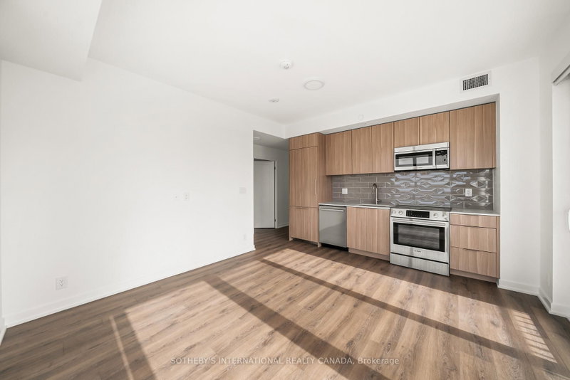 88 Bathurst St photo 4
