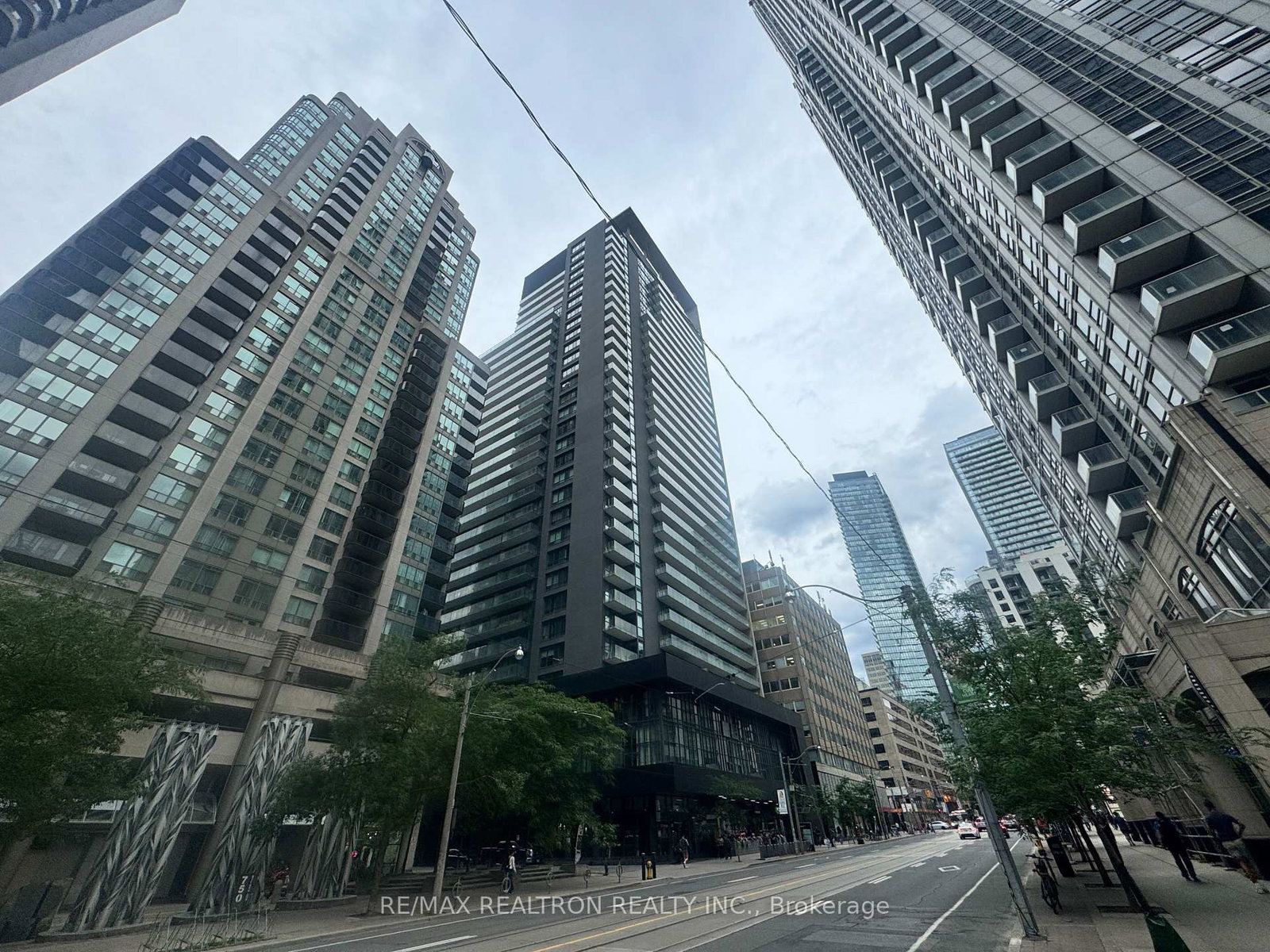 Condo for lease at 712-770 Bay Street, Toronto, Ontario, M5G 1N6 - Bay Street Corridor - MLS: C13548666