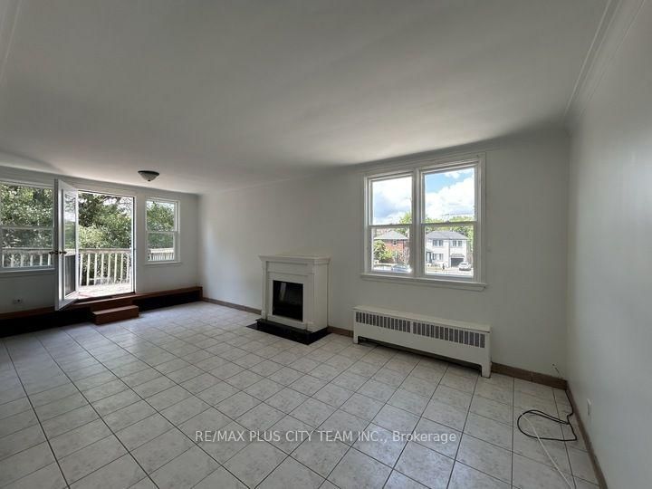 2 - 3432 Bathurst Street