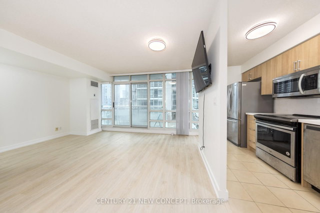 501 - 381 Front Street W