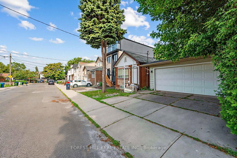 2 Mulberry Crescent
