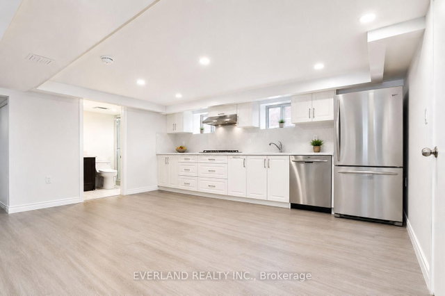 Unit A - 1751 Bayview Avenue