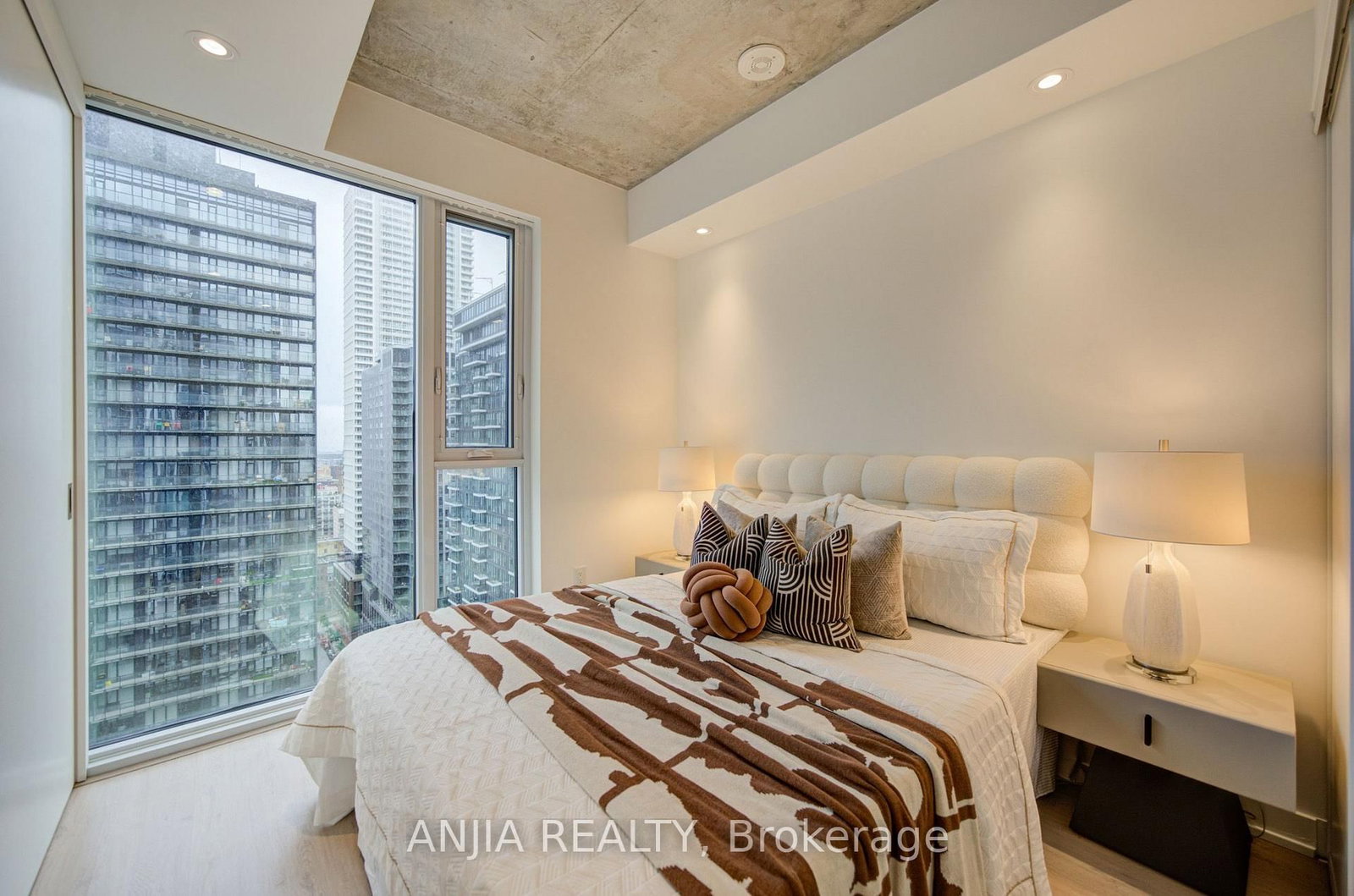 65 Mutual Street • #2303 • Toronto, ON photo 16