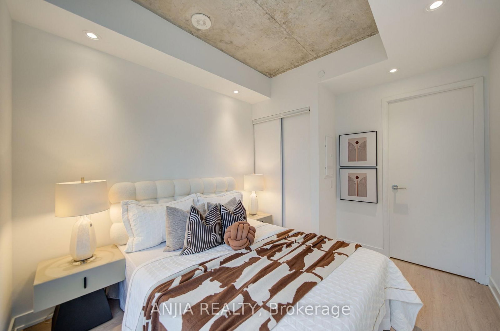 65 Mutual Street • #2303 • Toronto, ON photo 17