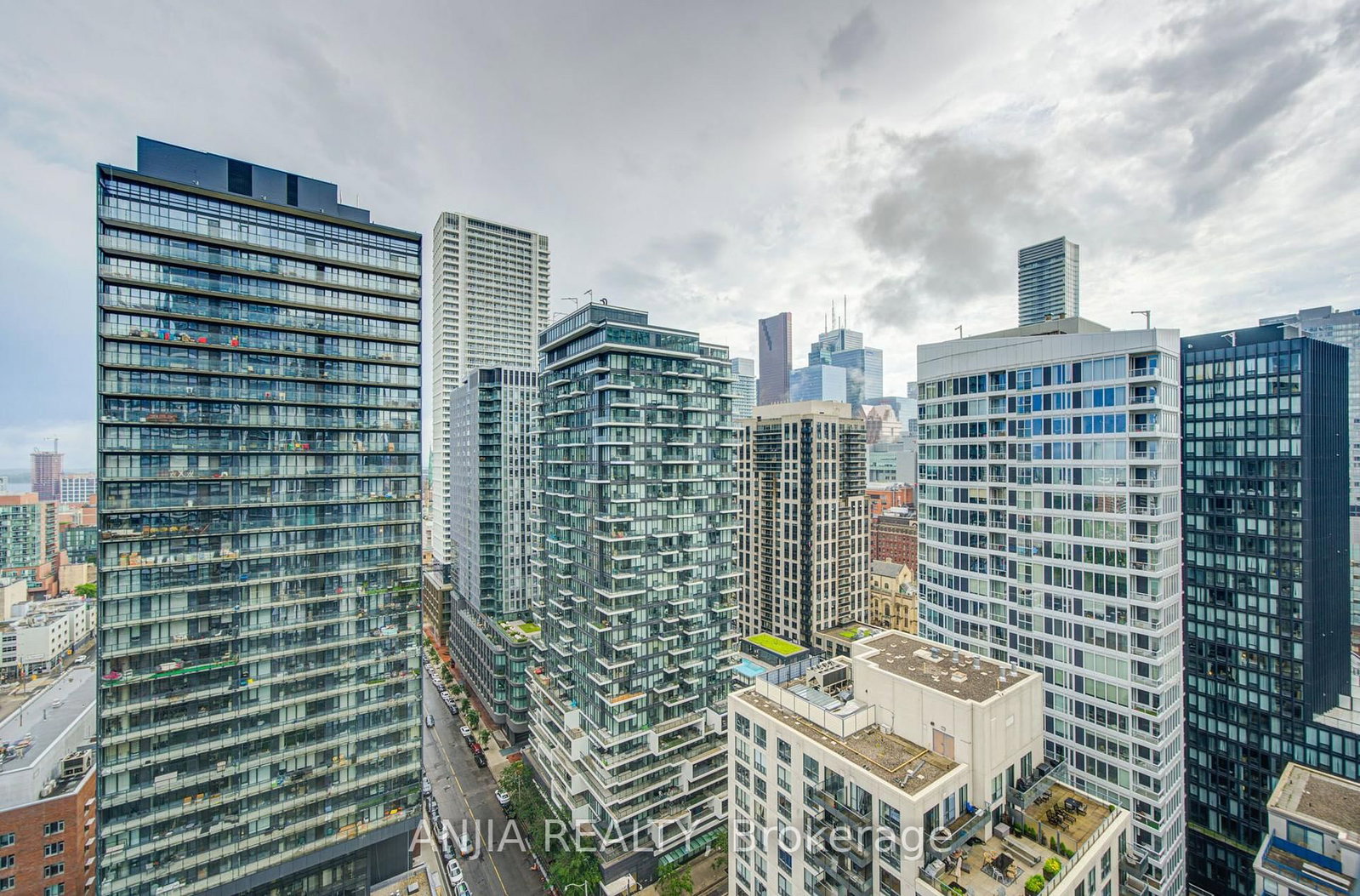 65 Mutual Street • #2303 • Toronto, ON photo 20