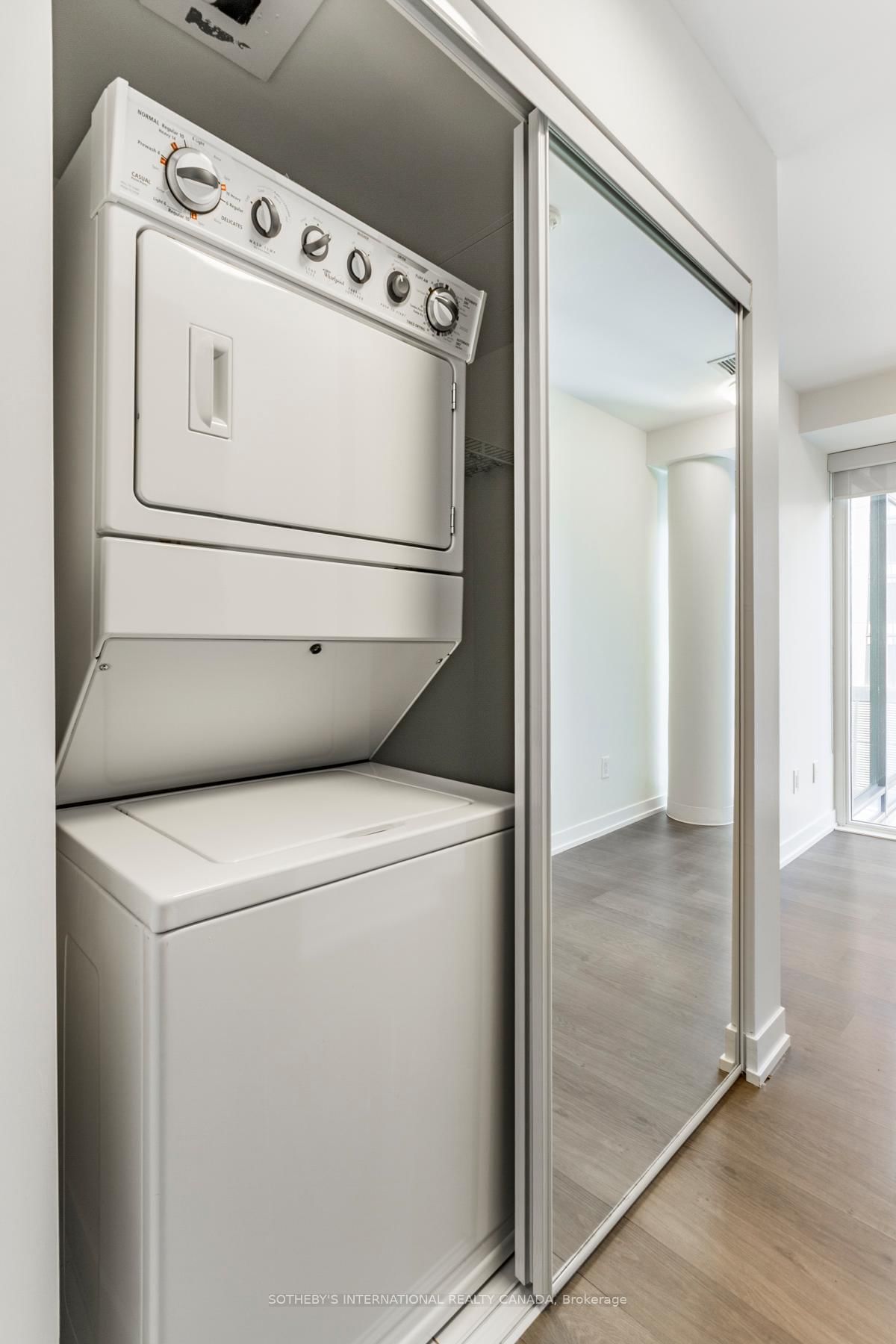 105 George Street • #713 • Toronto, ON photo 29