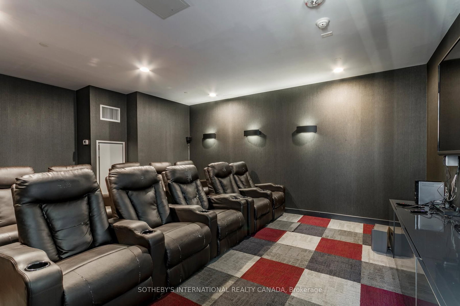 105 George Street • #713 • Toronto, ON photo 36