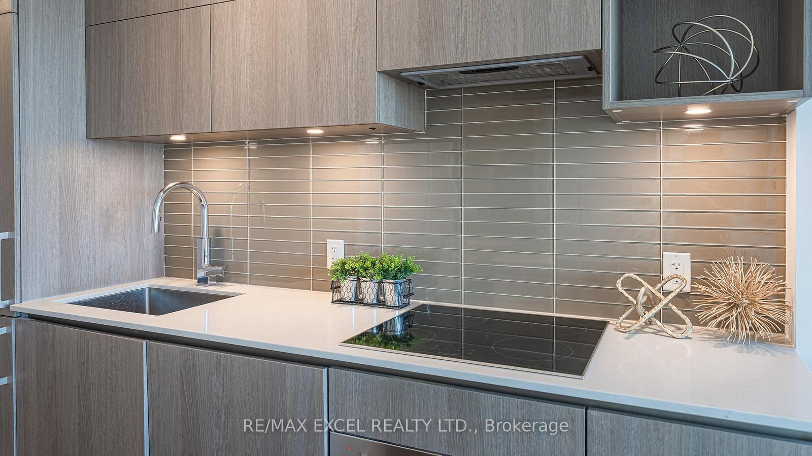 1 Yorkville Avenue • #3909 • Toronto, ON photo 14