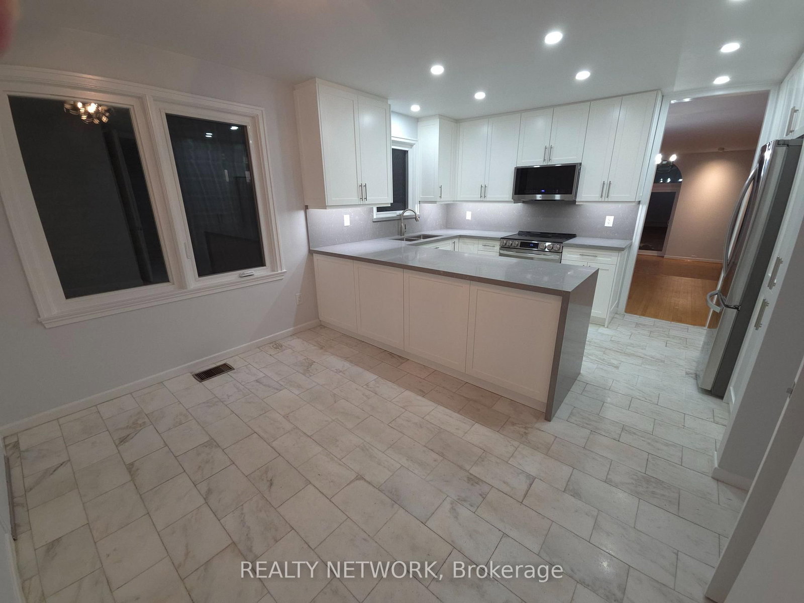 89 Elmsthorpe Avenue • Toronto, ON photo 12