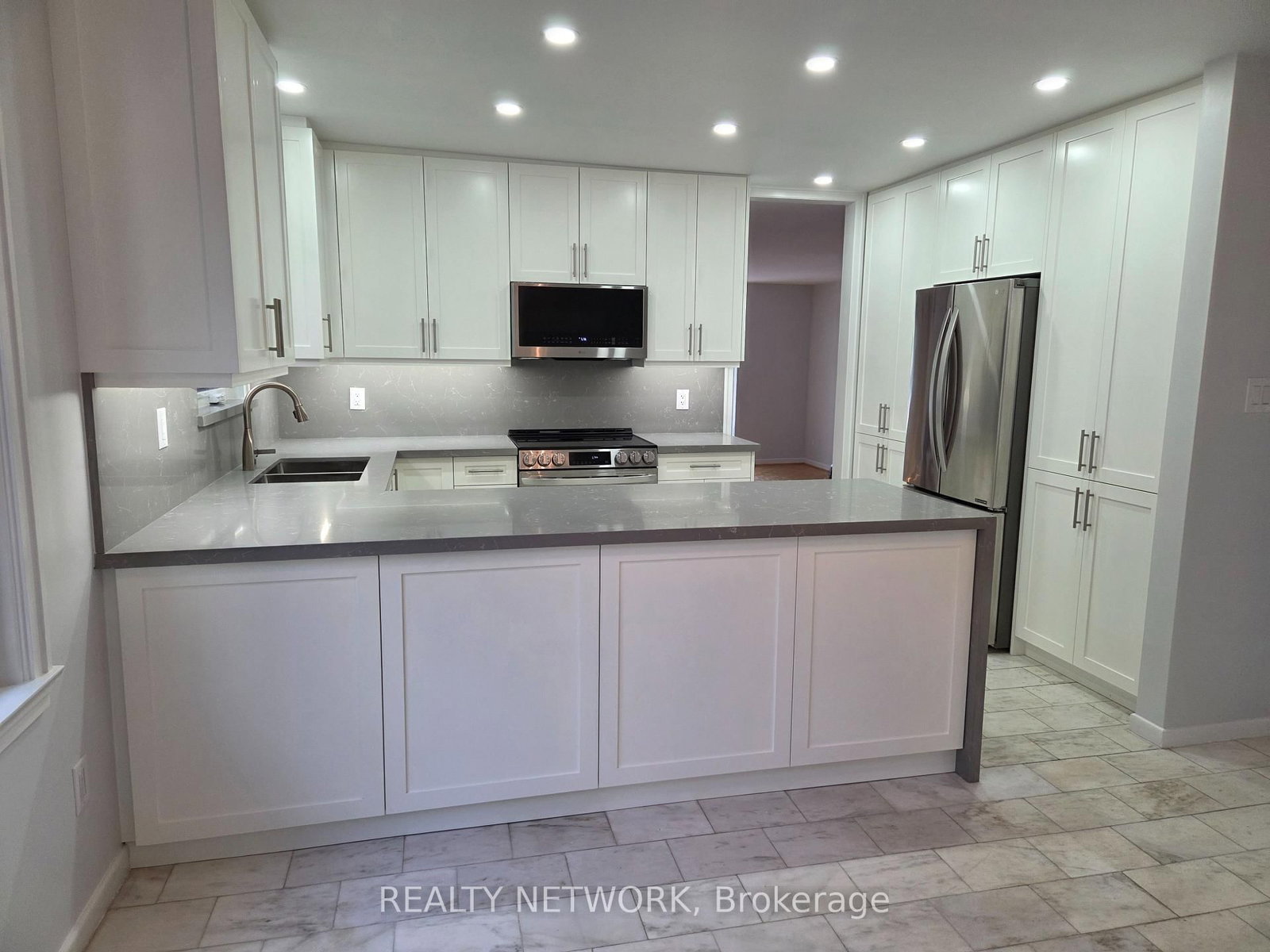 89 Elmsthorpe Avenue • Toronto, ON photo 13