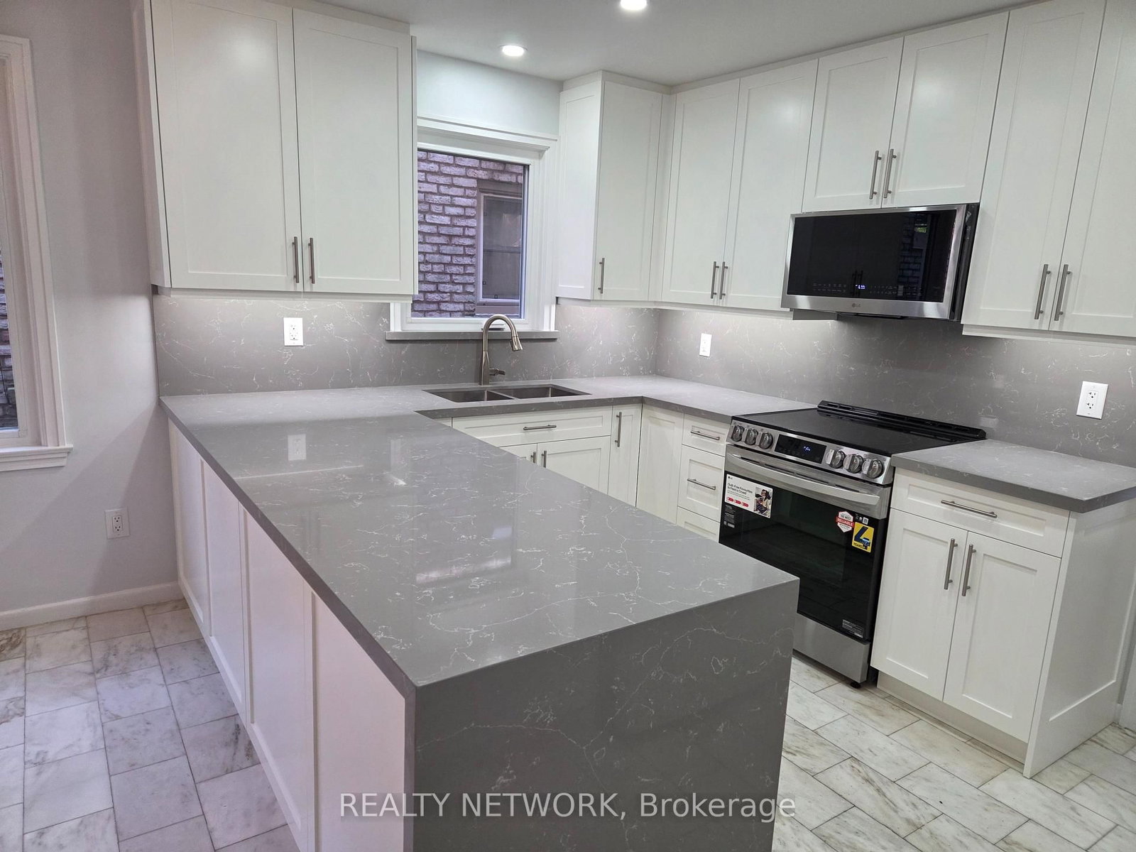 89 Elmsthorpe Avenue • Toronto, ON photo 14