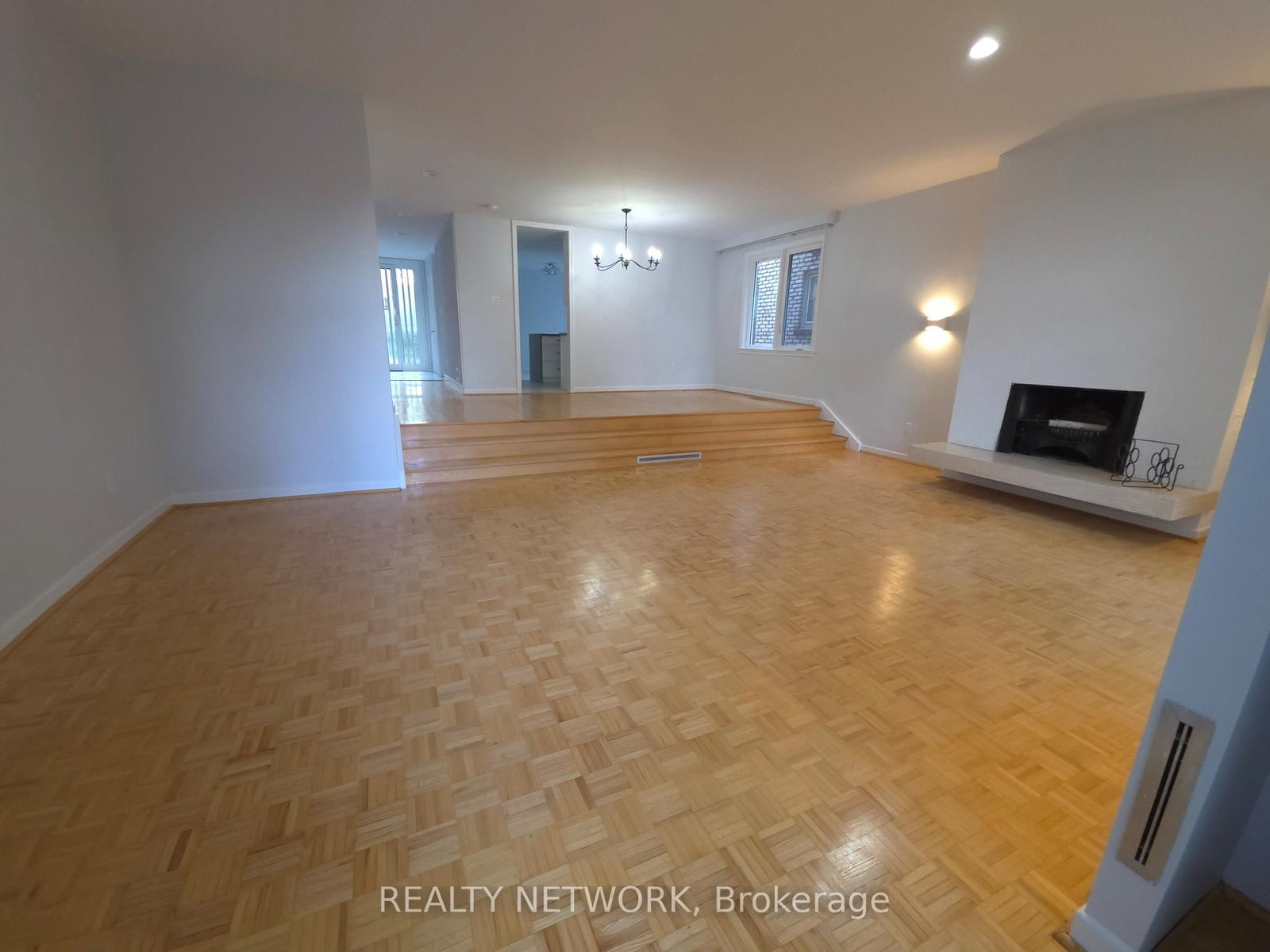 89 Elmsthorpe Avenue • Toronto, ON photo 8