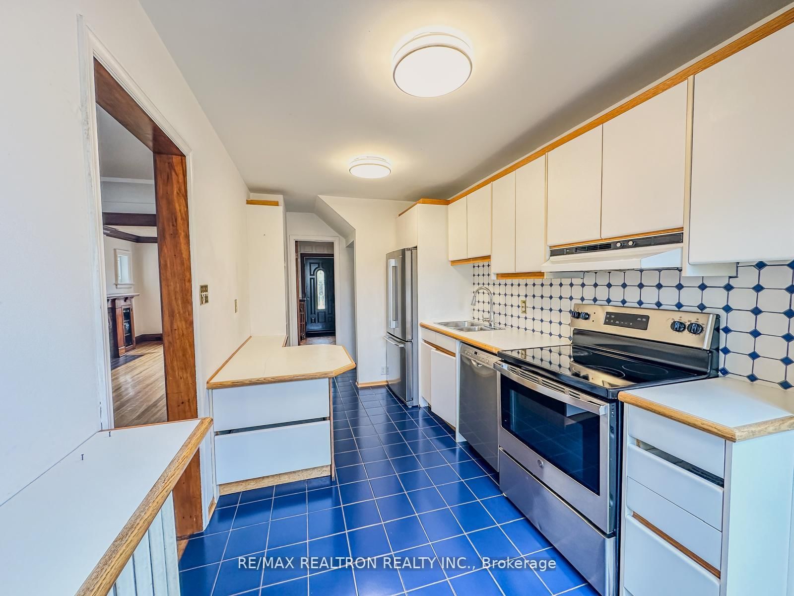 372 St Germain Avenue • Toronto, ON photo 10