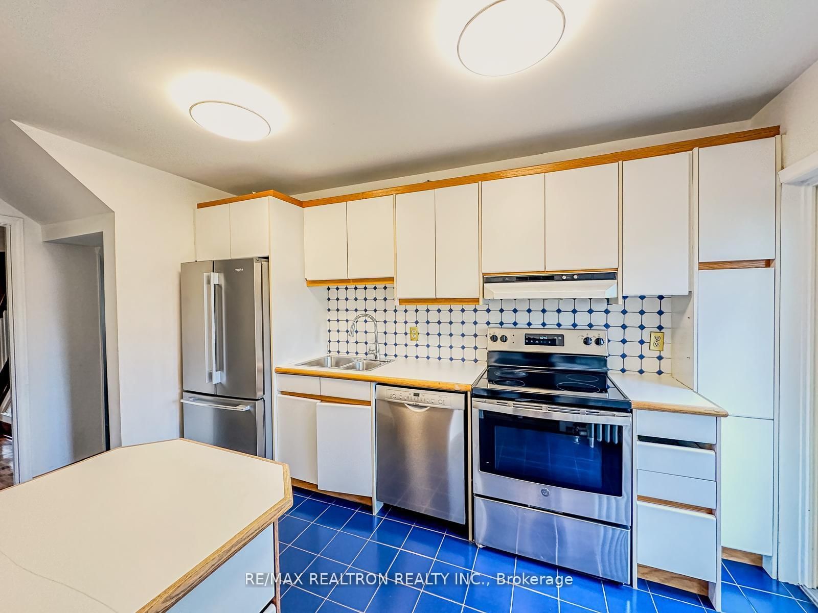 372 St Germain Avenue • Toronto, ON photo 12