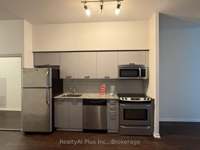Unit 213 — 832 Bay Street — photo 3