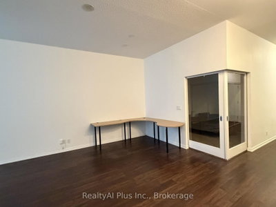 Unit 213 — 832 Bay Street — photo 4