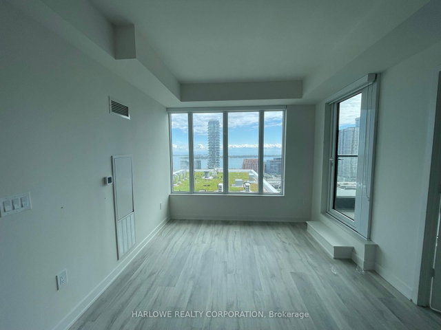 2326 W - 135 Lower Sherbourne Street