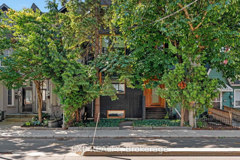 639 Wellington Street W
