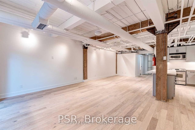 117 - 955 Queen Street W