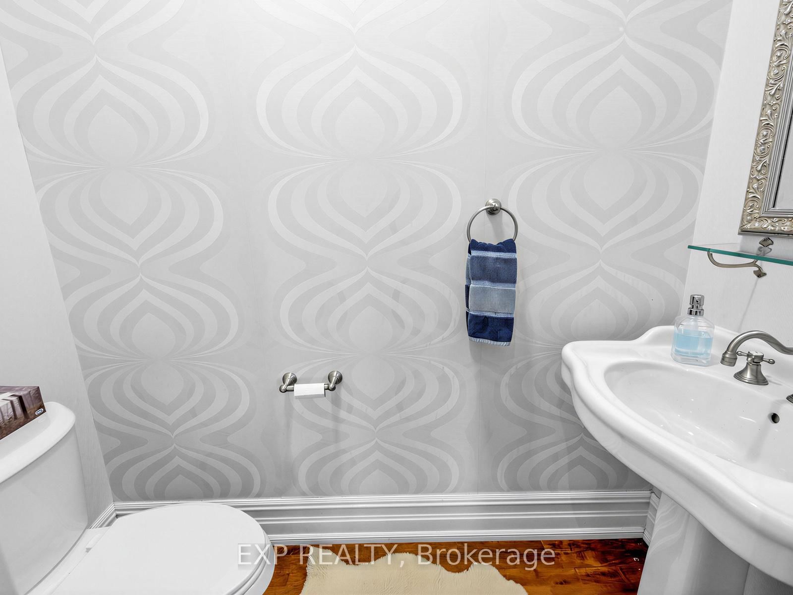 241 Poplar Plains Street • Toronto, ON photo 10