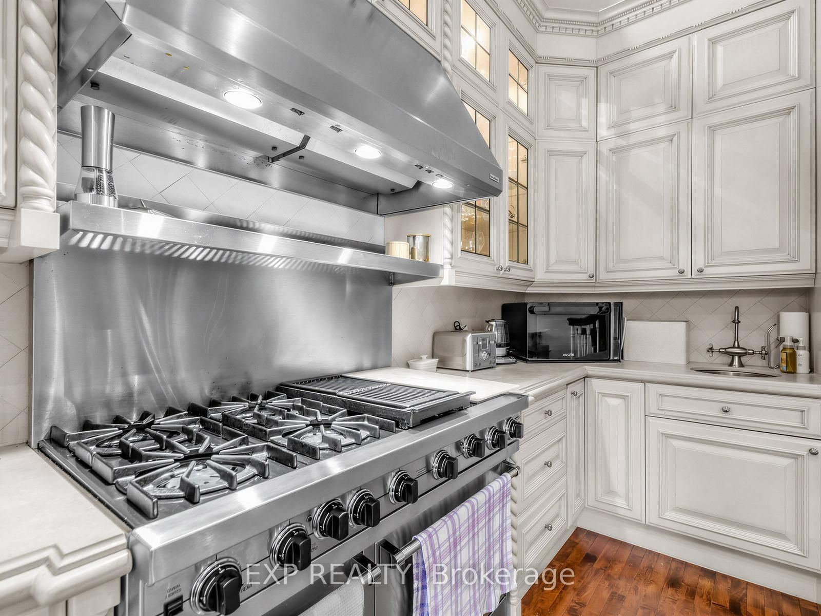 241 Poplar Plains Street • Toronto, ON photo 12