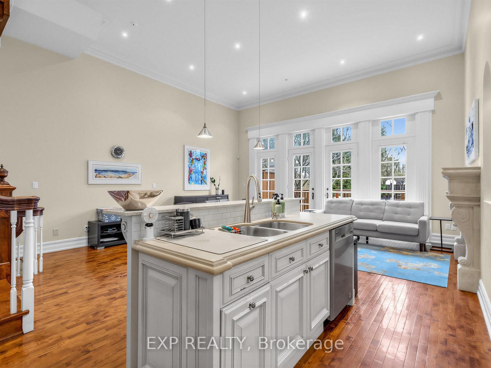 241 Poplar Plains Street • Toronto, ON photo 13