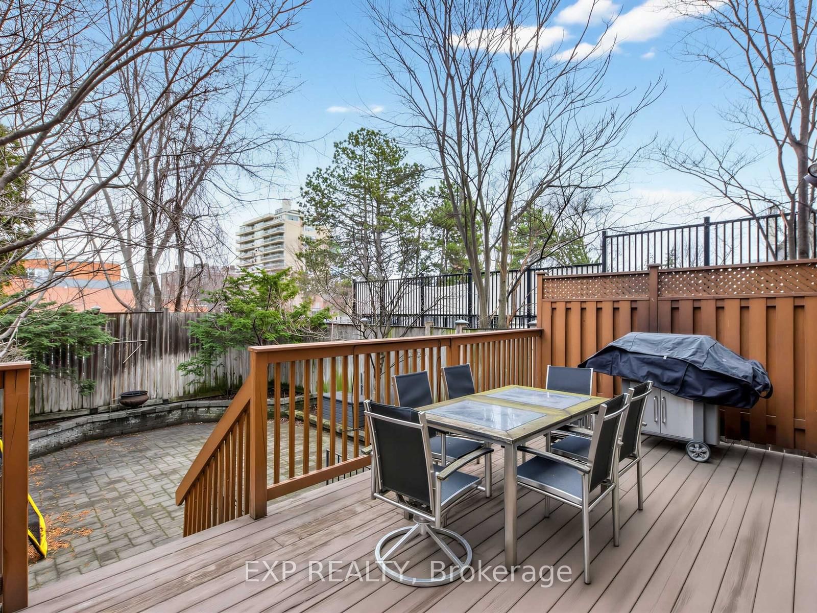 241 Poplar Plains Street • Toronto, ON photo 17