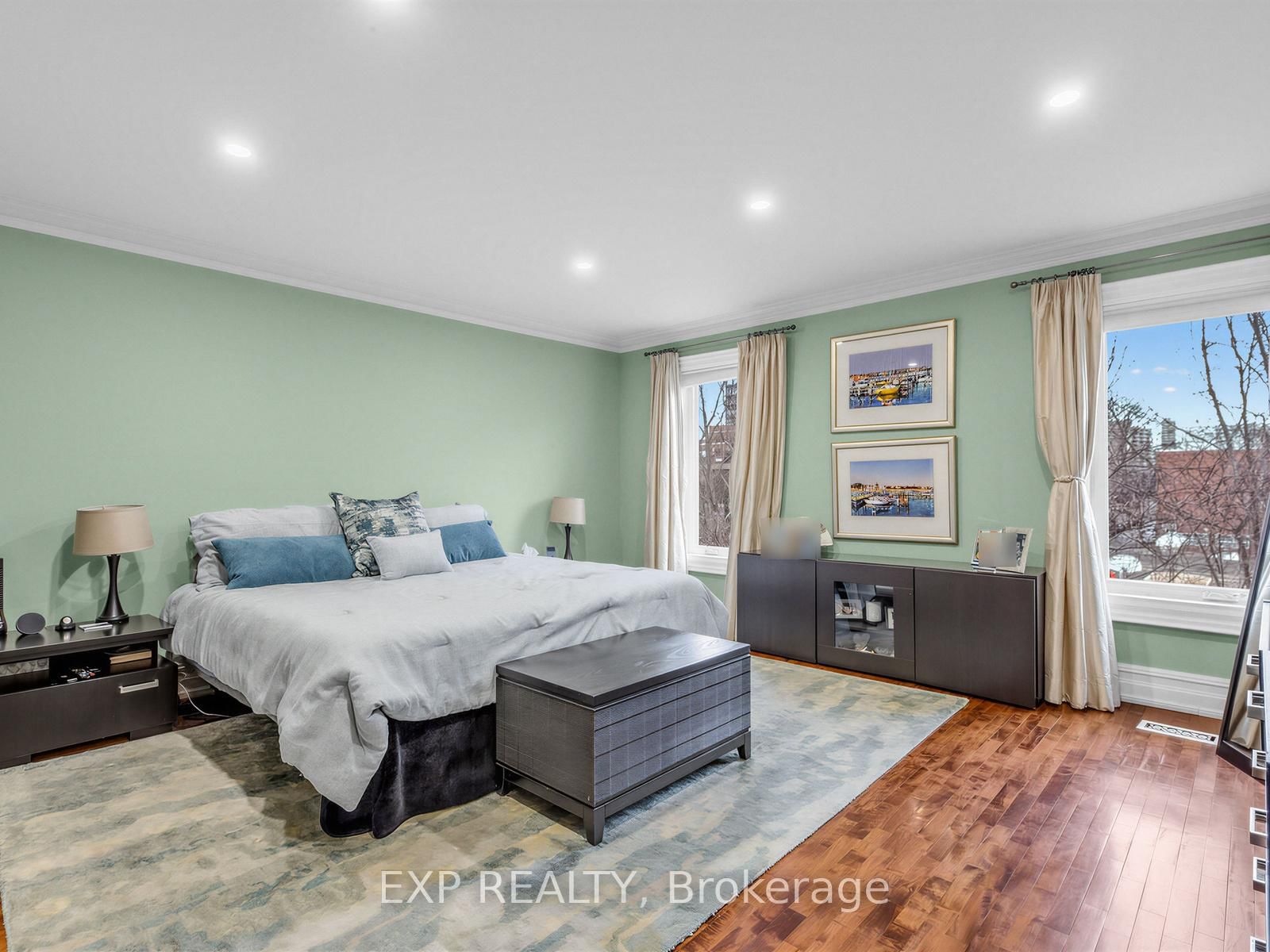 241 Poplar Plains Street • Toronto, ON photo 18