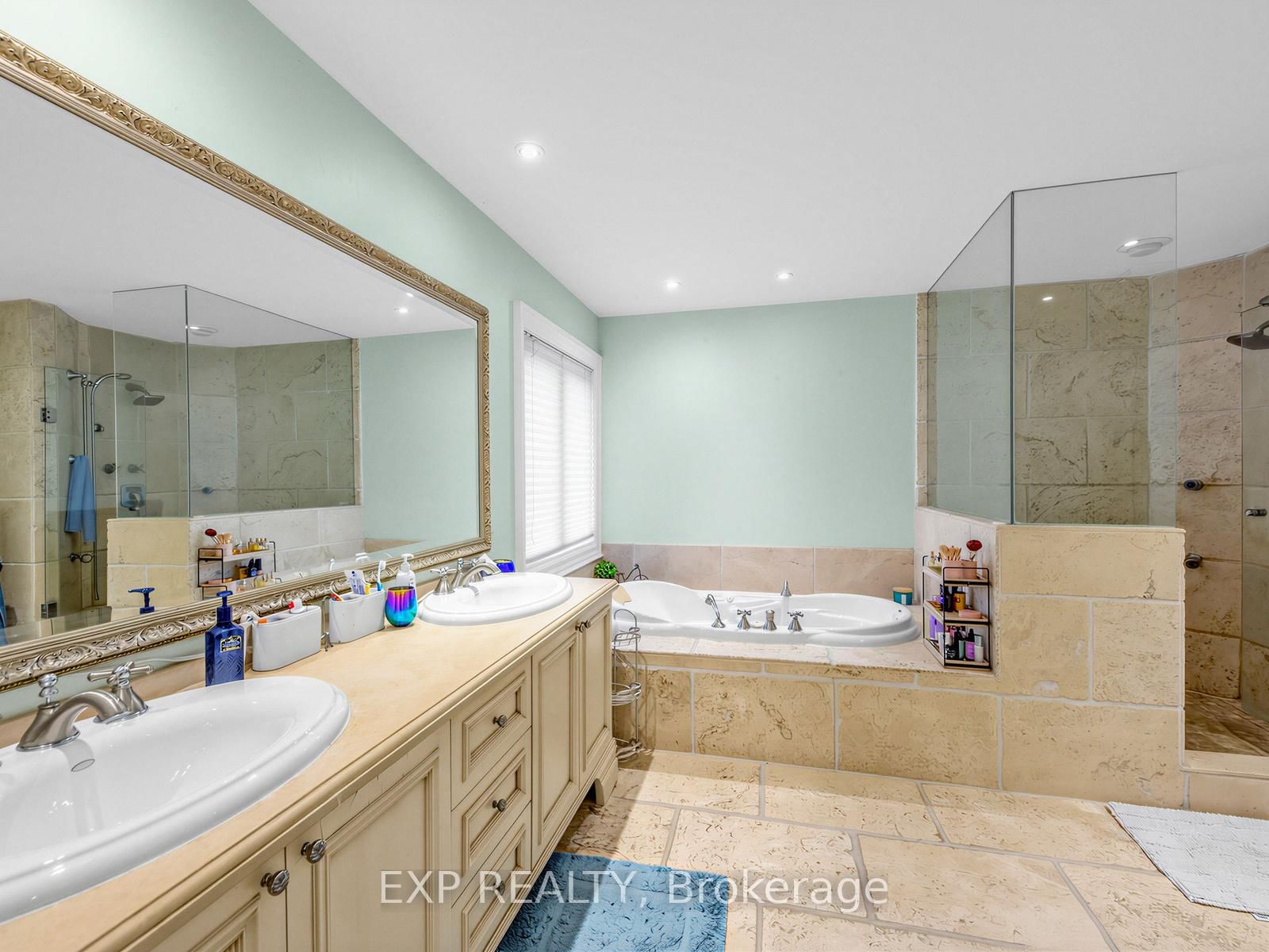 241 Poplar Plains Street • Toronto, ON photo 20