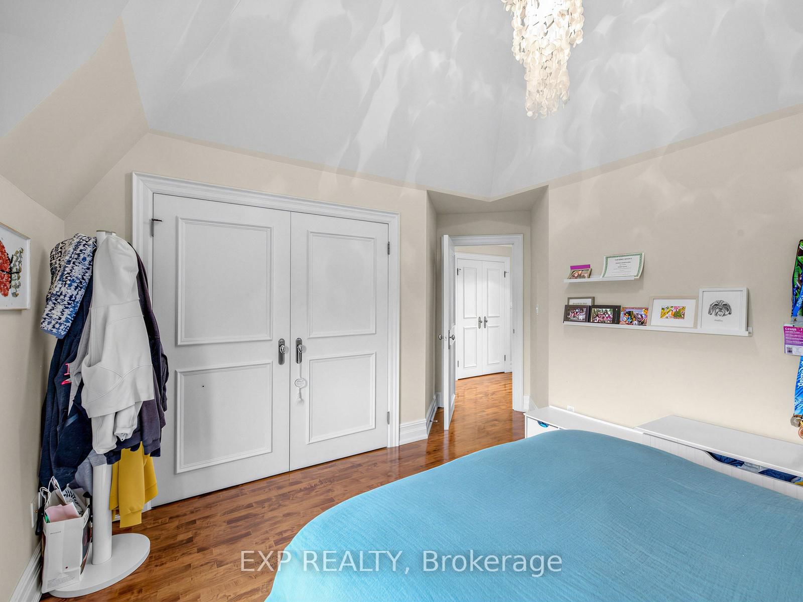 241 Poplar Plains Street • Toronto, ON photo 24