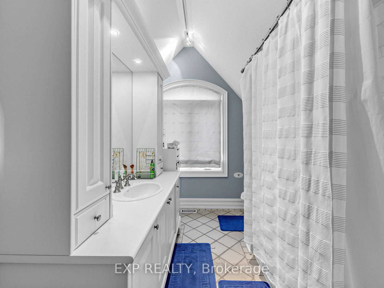 241 Poplar Plains Street • Toronto, ON photo 25
